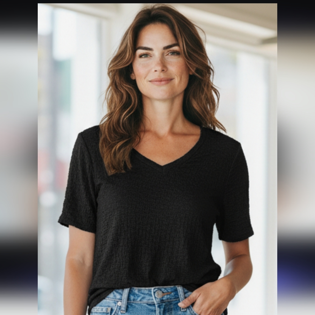 Simply Vera Vera Wang Women's Black Textured V-Neck Tee Size-M.